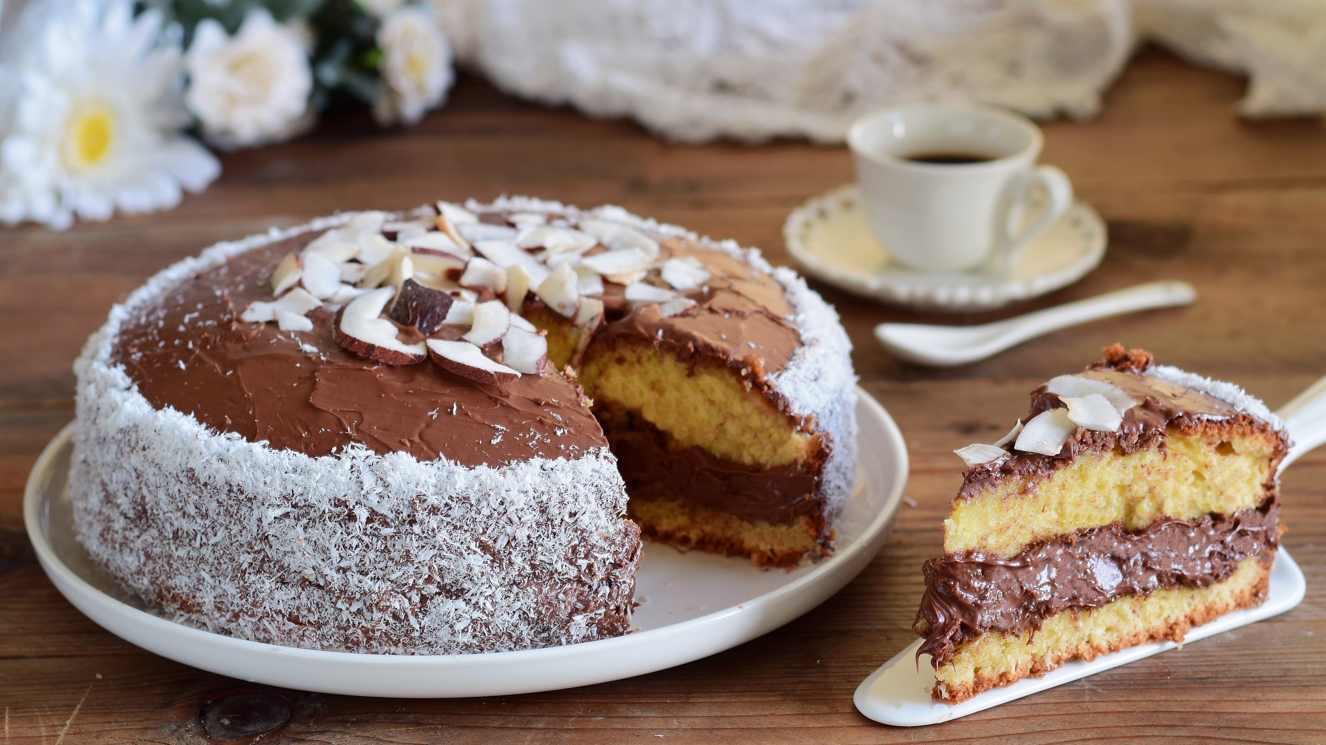 Torta cocco e nutella: la ricetta della torta golosa soffice e profumata