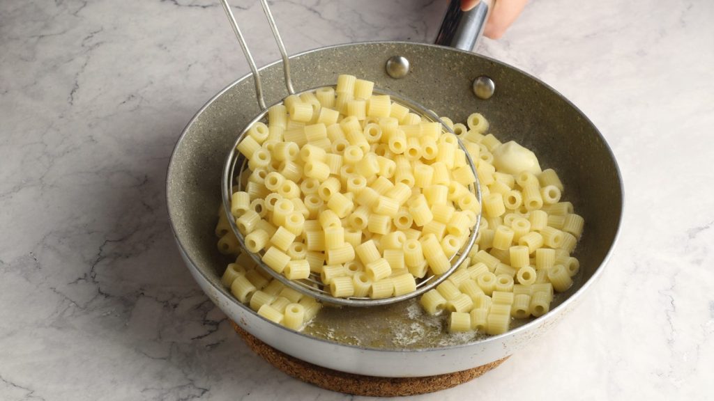 Pasta cacio e uova la ricetta del gustoso primo campano