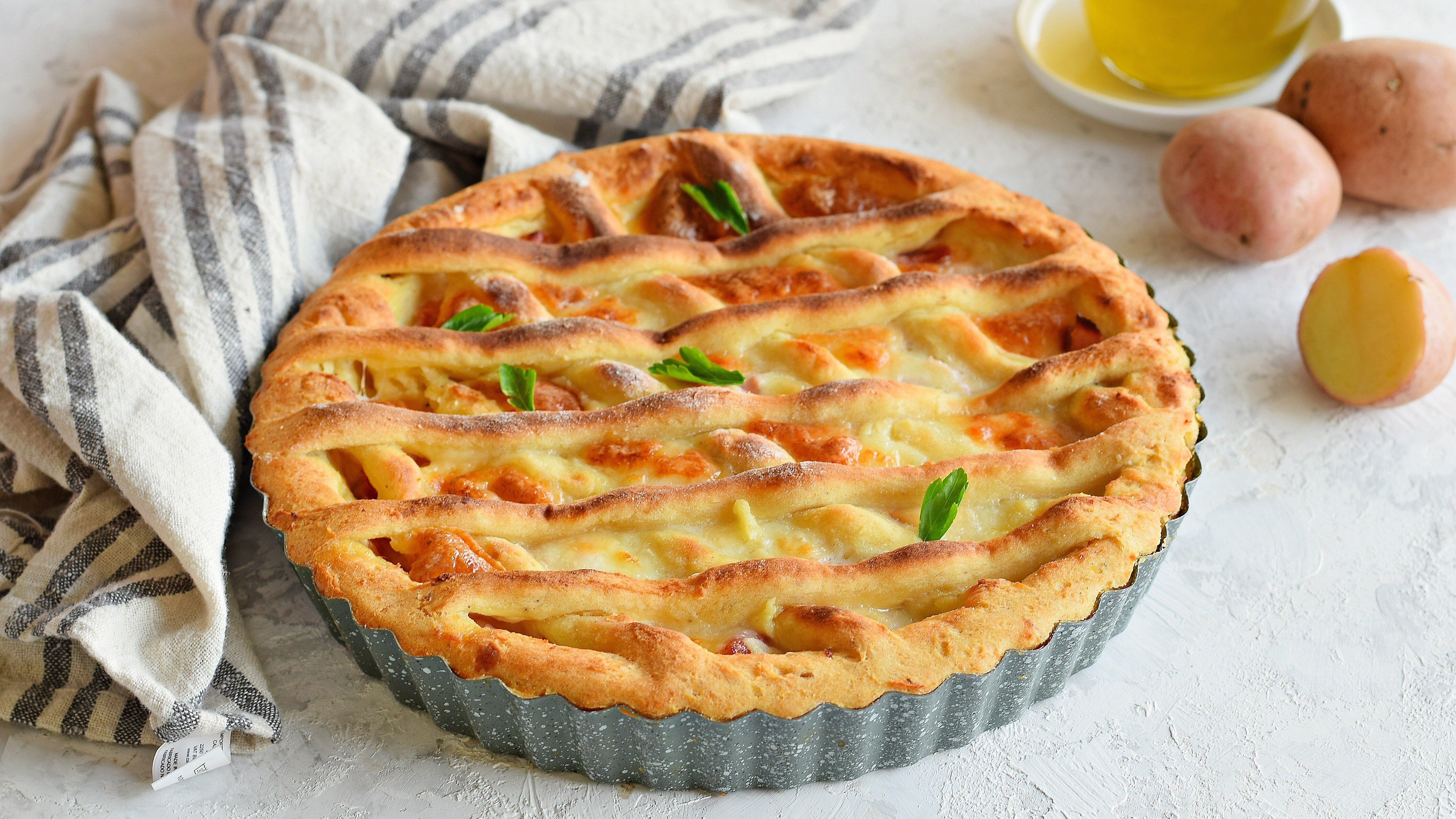 Crostata di patate: la ricetta del secondo piatto ricco e saporito