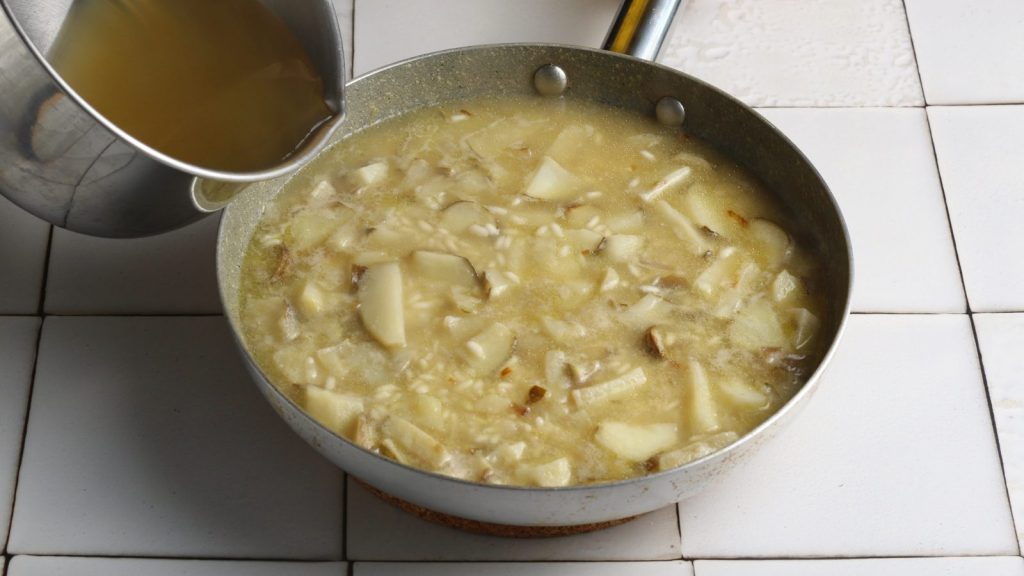 Risotto al topinambur: la ricetta del primo cremoso e saporito