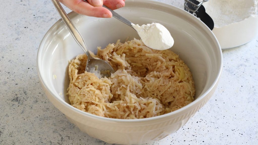 Tortei di patate la ricetta delle frittelle tipiche del TrentinoAlto