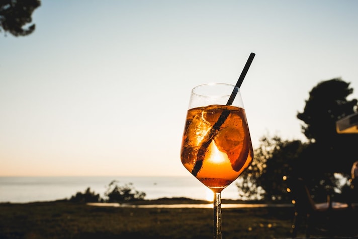 falsi-miti-cocktail-cannuccia