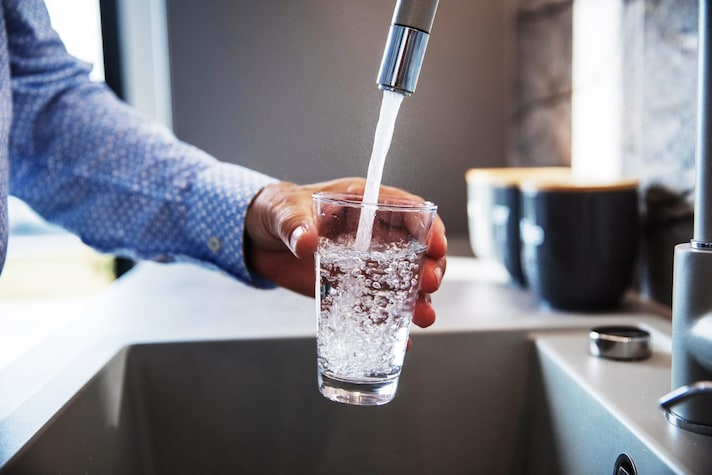 bere-acqua-estate-celiaco-celiachia