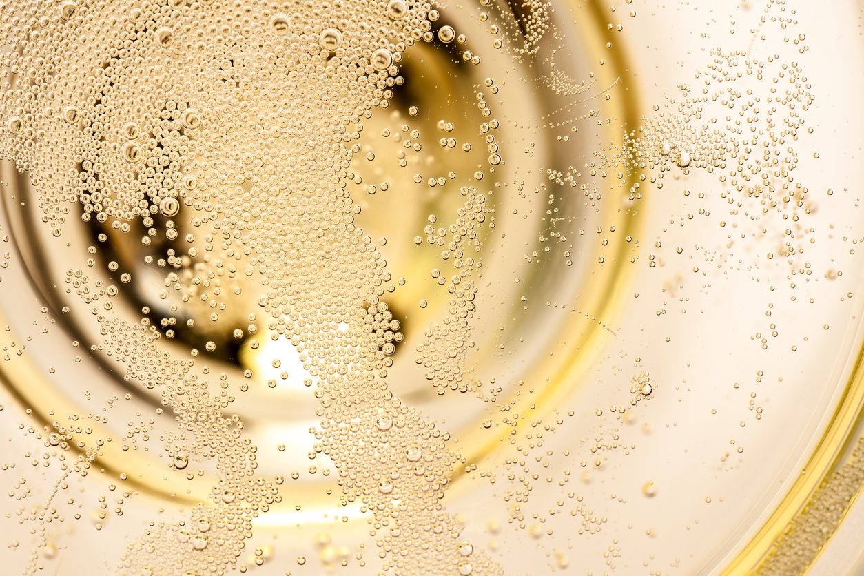 Spumanti e Champagne: che cosa significa millesimato e qual è la differenza con cuvée