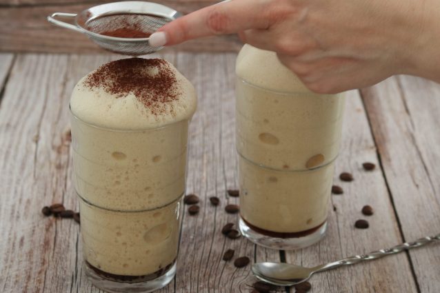 Spumone al caffè: la ricetta del dessert al cucchiaio fresco e goloso ...