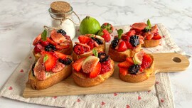 Bruschette di frutta