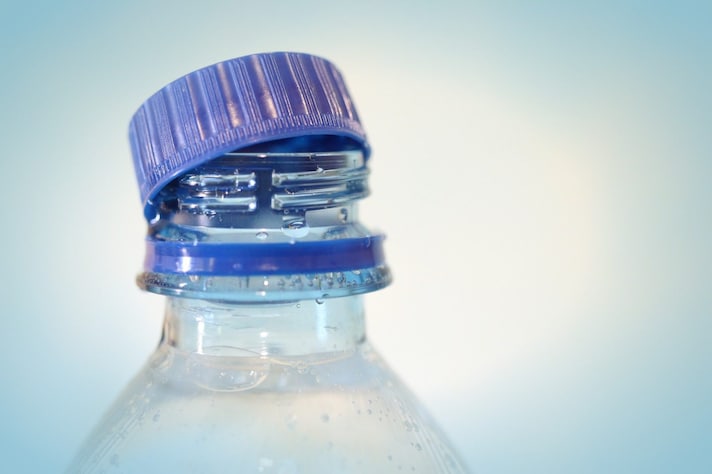 tappi-bottiglie-di-plastica-non-si-staccano