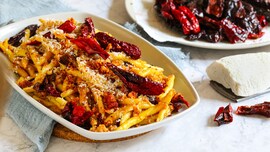 Fusilli coi peperoni cruschi e ricotta salata