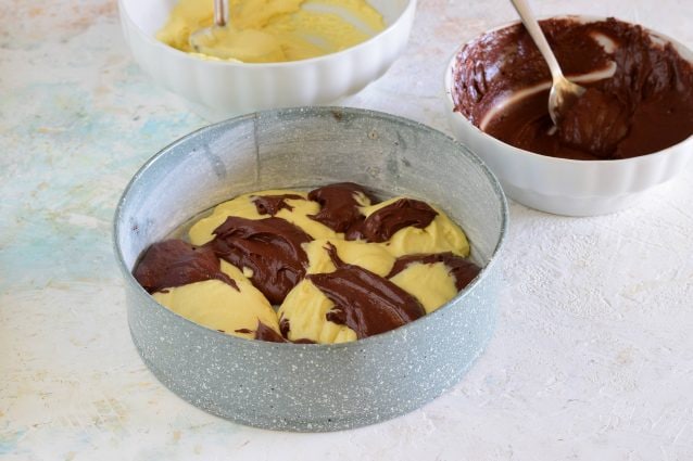 Torta marmorizzata la ricetta del dolce soffice e scenografico