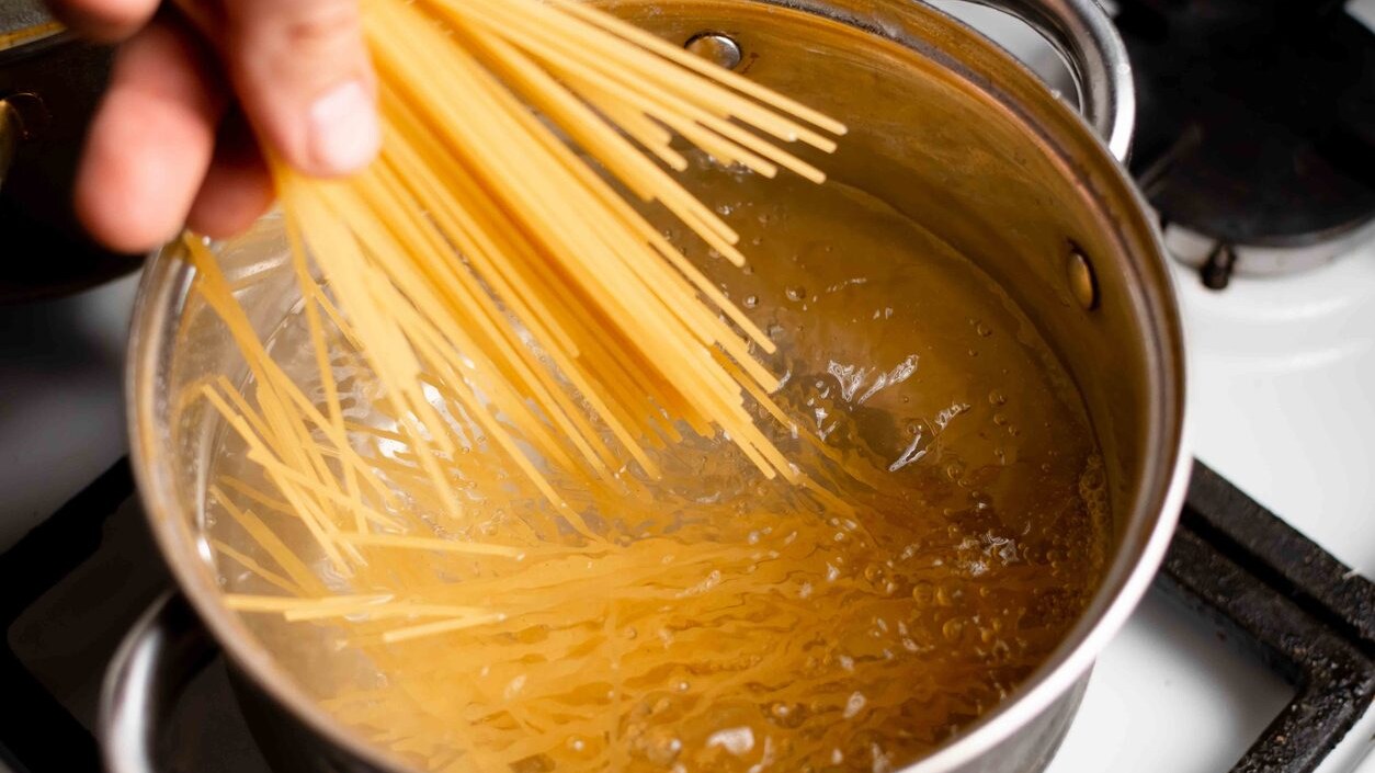si-dice-calare-o-buttare-la-pasta