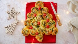 Albero di Natale con girelle di sfoglia