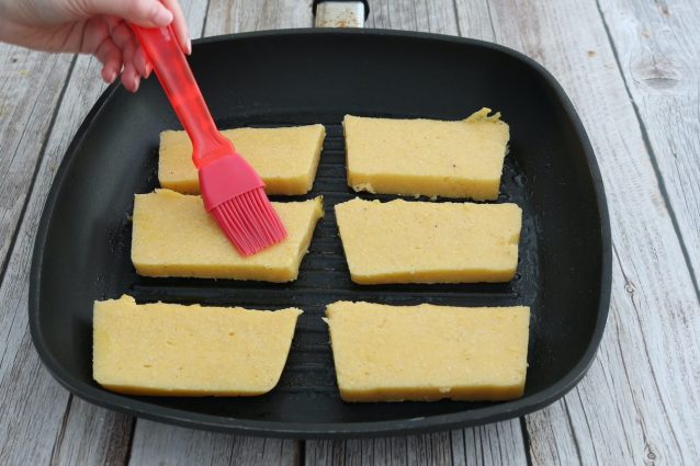 Crostini di polenta: la ricetta dell&amp;#39;antipasto sfizioso perfetto per le ...