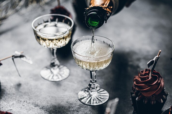 galateo-dello-champagne-bicchiere-flute-coppa