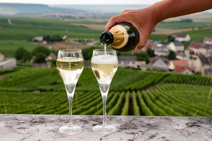 galateo-dello-champagne-come-aprire-bottiglia