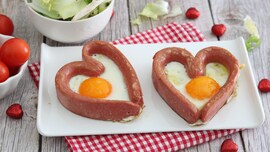 uova-fritte-a-forma-di-cuore