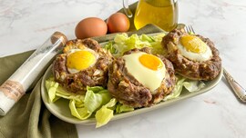 Nidi di carne con uova