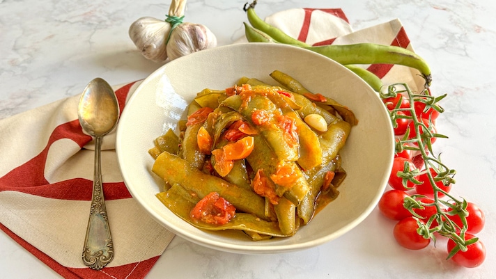 Spadellata di bucce di fave