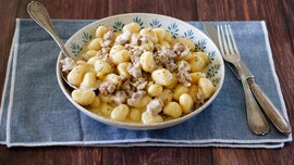 Gnocchi salsiccia e stracchino