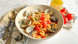 Malloreddus con vongole, pomodorini e bottarga di tonno