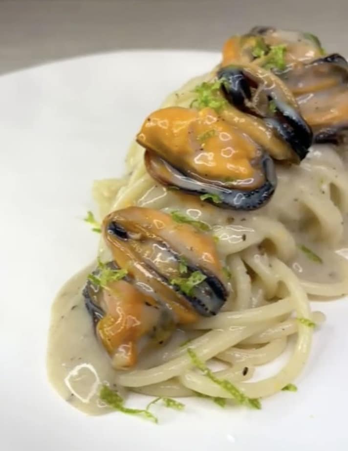 che-vino-abbinare-alle-cozze-cacio-pepe-lime