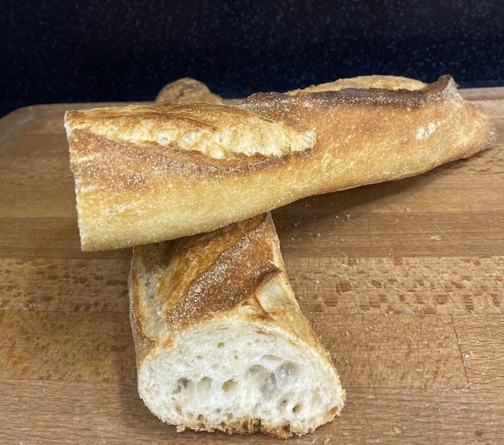 cosa-e-dove-mangiare-a-parigi-baguette-tout-autour-du-pain