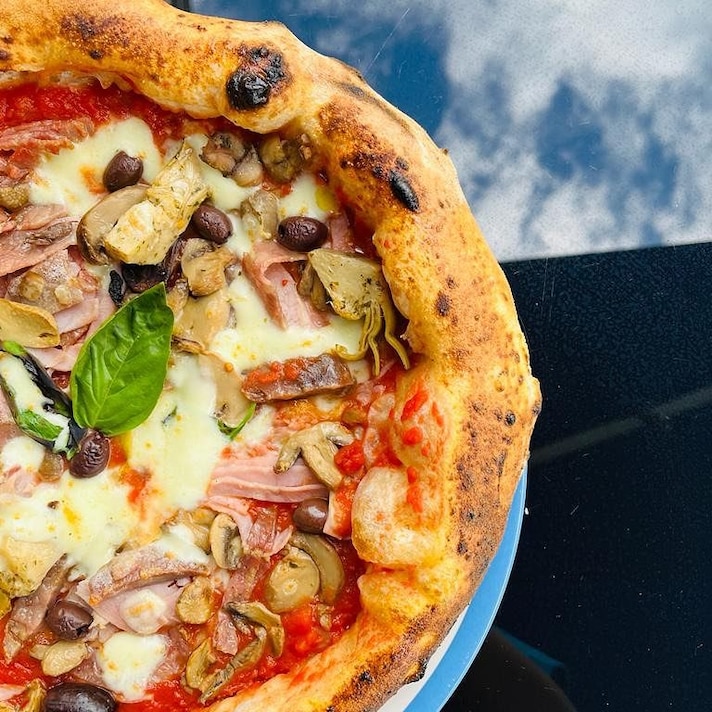 cosa-e-dove-mangiare-a-parigi-pizza-la-vittoria