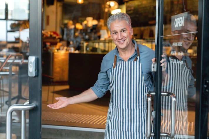 7-indizi-che-stai-per-mangiare-in-un-pessimo-ristorante-accoglienza-assente