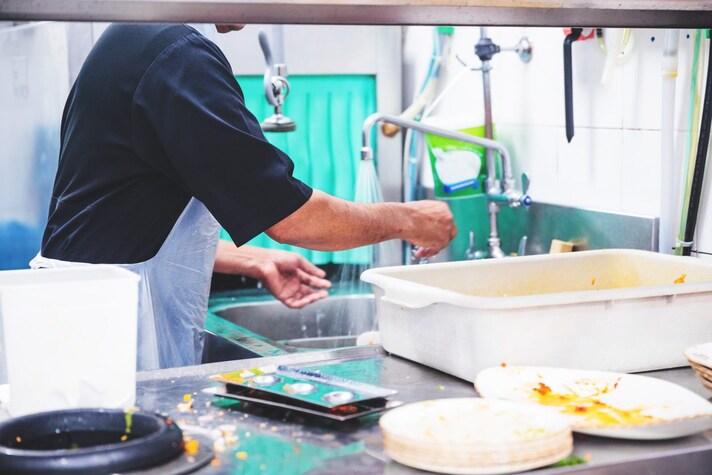 7-indizi-che-stai-per-mangiare-in-un-pessimo-ristorante-poca-pulizia