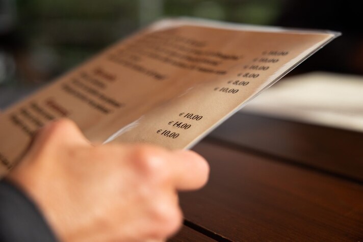 7-indizi-che-stai-per-mangiare-in-un-pessimo-ristorante-refusi-menu