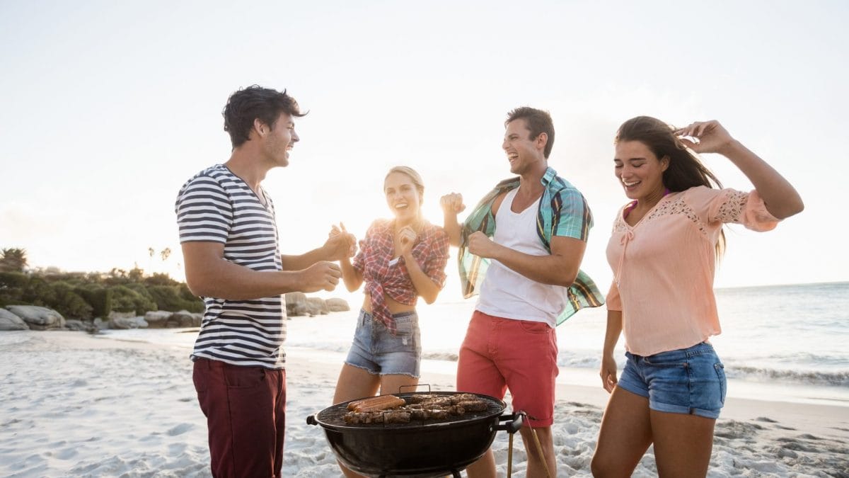 barbecue-spiaggia-italia-e-vietato-oppure-no