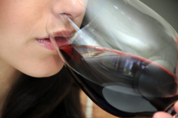 come-capire-se-il-vino-e-andato-a-male-degustazione-palato