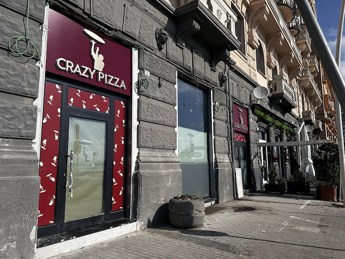 crazy-pizza-napoli-17-euro