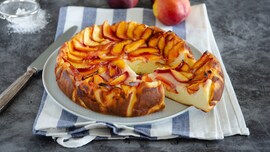 Torta di pesche e ricotta senza farina