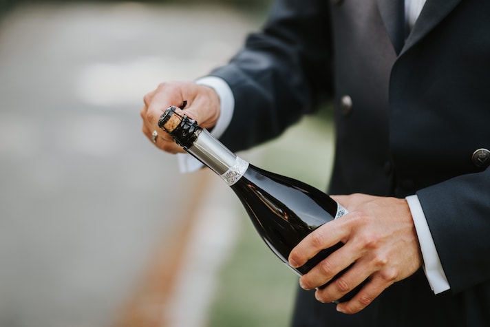 come-aprire-bottiglia-di-vino-spumante