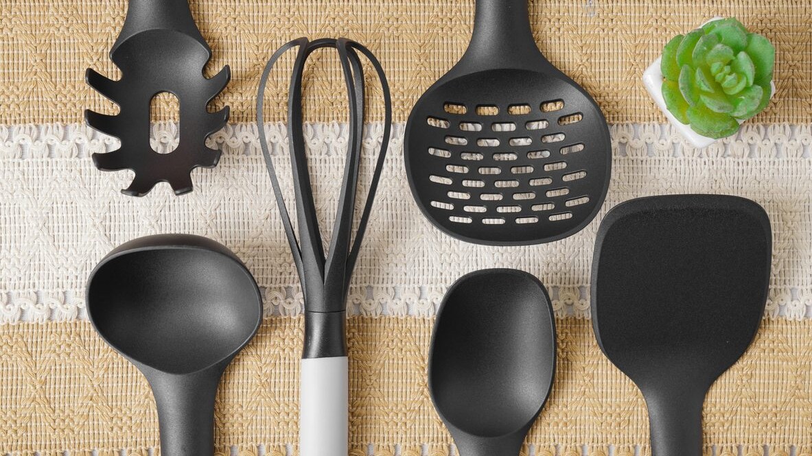 plastica-nera-pericolosa-utensili-cucina