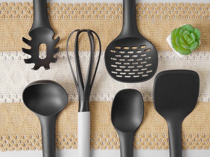 plastica-nera-pericolosa-utensili-cucina