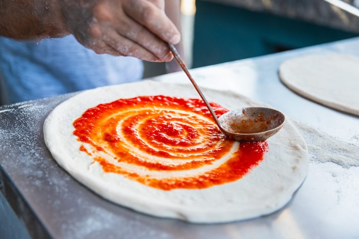quando-mettere-pomodoro-pizza-fatta-in-casa