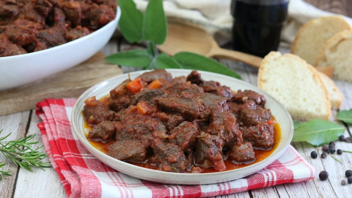 cinghiale-in-umido