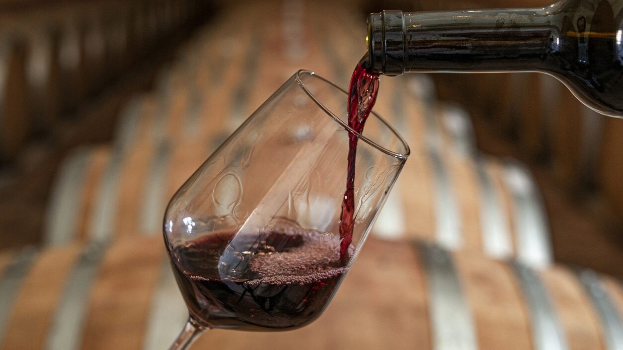 quanto-vino-si-versa-nel-bicchiere