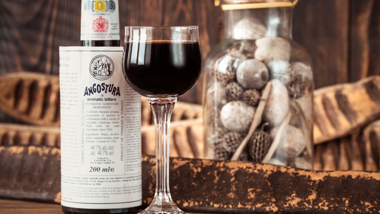 angostura-bitter-storia-etichetta