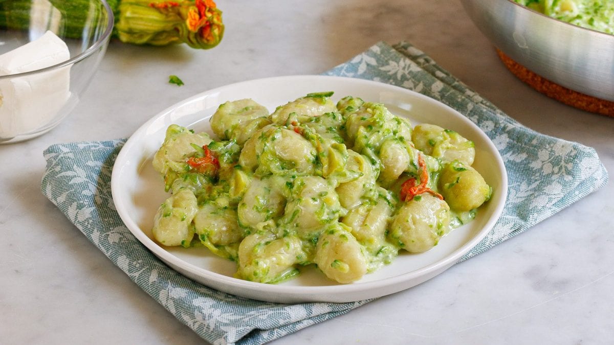 GNocchi con zucchine, fiori di zucca e robiola