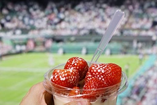 Fragole con la panna: lo spuntino più amato dagli spettatori di Wimbledon