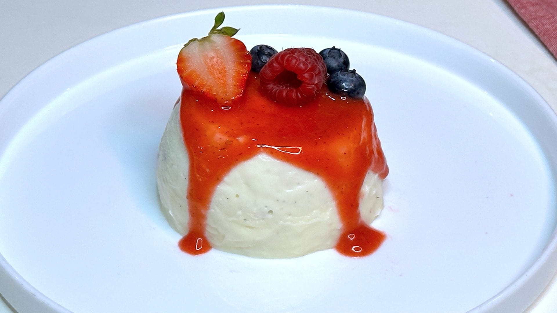 Panna cotta senza gelatina: la ricetta della variante fresca e cremosa adatta a tutti