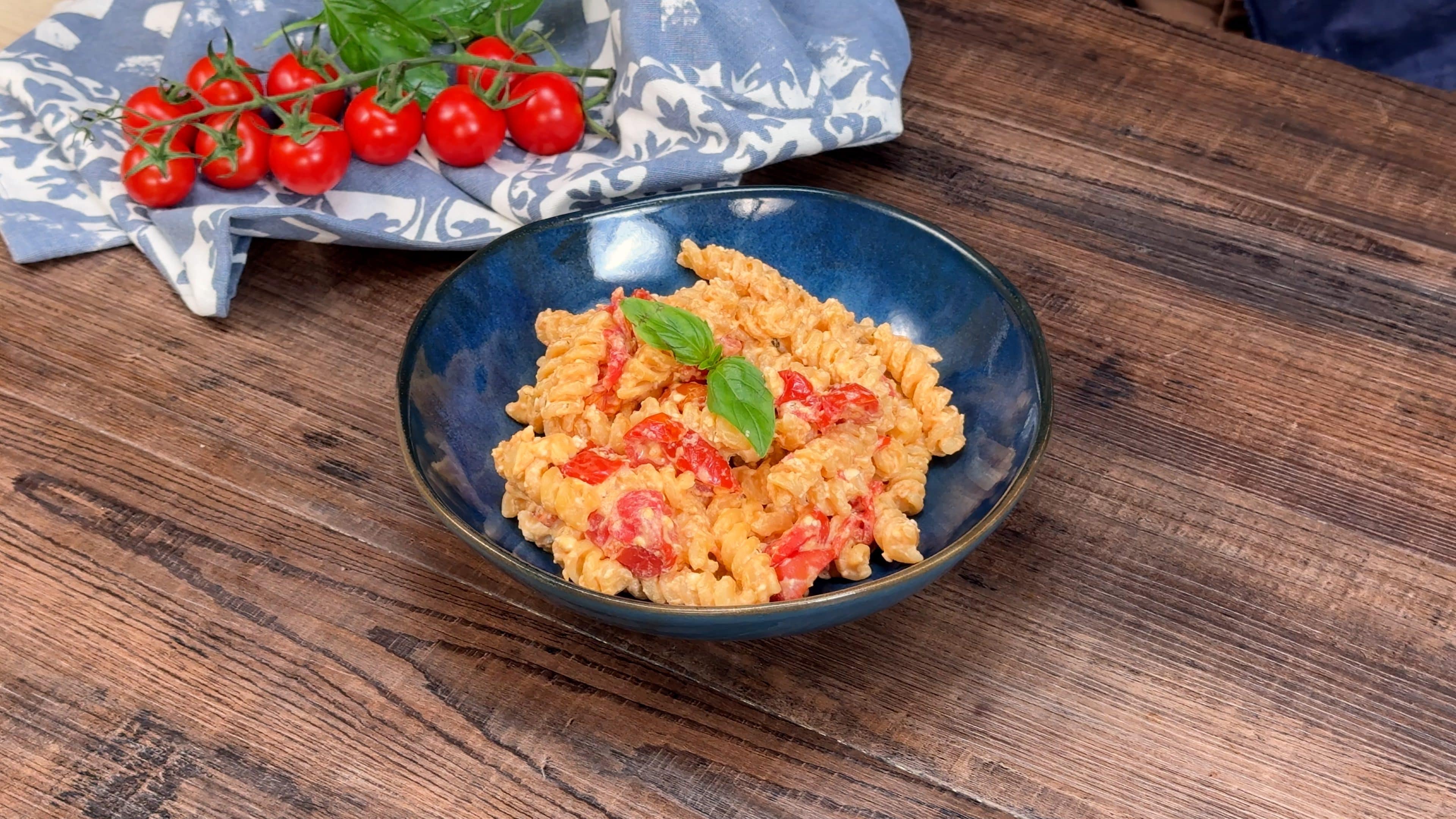 Pasta feta e pomodorini: la ricetta del primo piatto semplice e saporito
