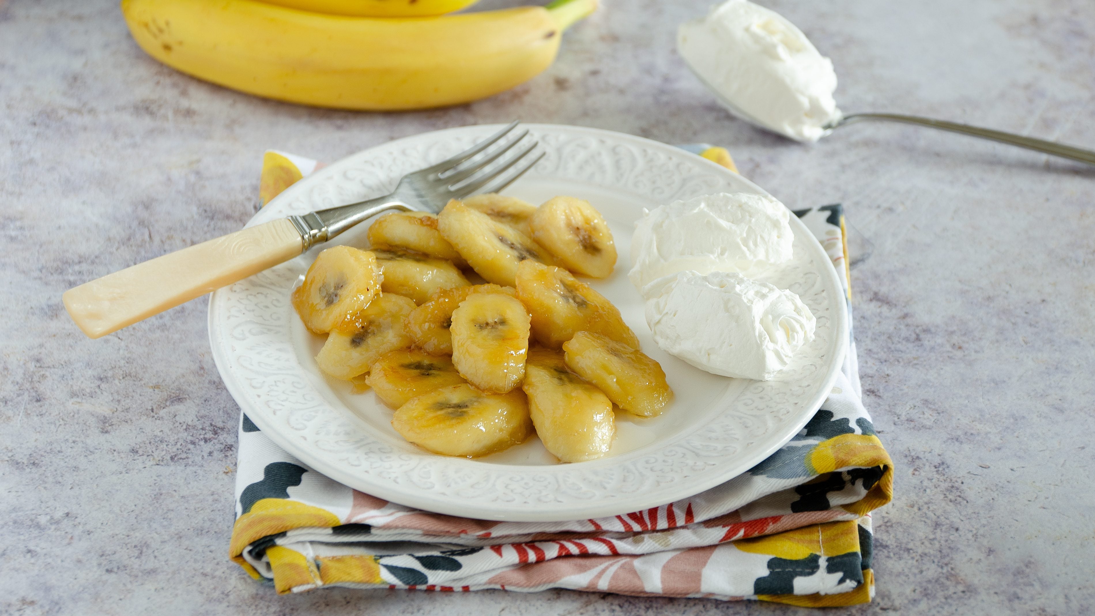 Banane flambate di Sal De Riso: la ricetta del dessert semplice e goloso