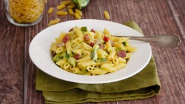 Pasta zucchine e pancetta