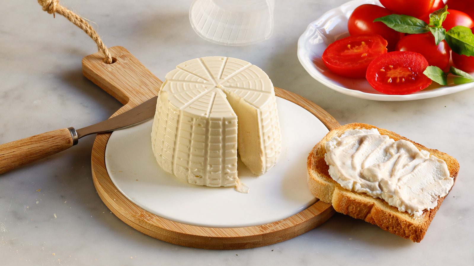 Ricotta vegana: la ricetta per farla in casa cremosa e delicata