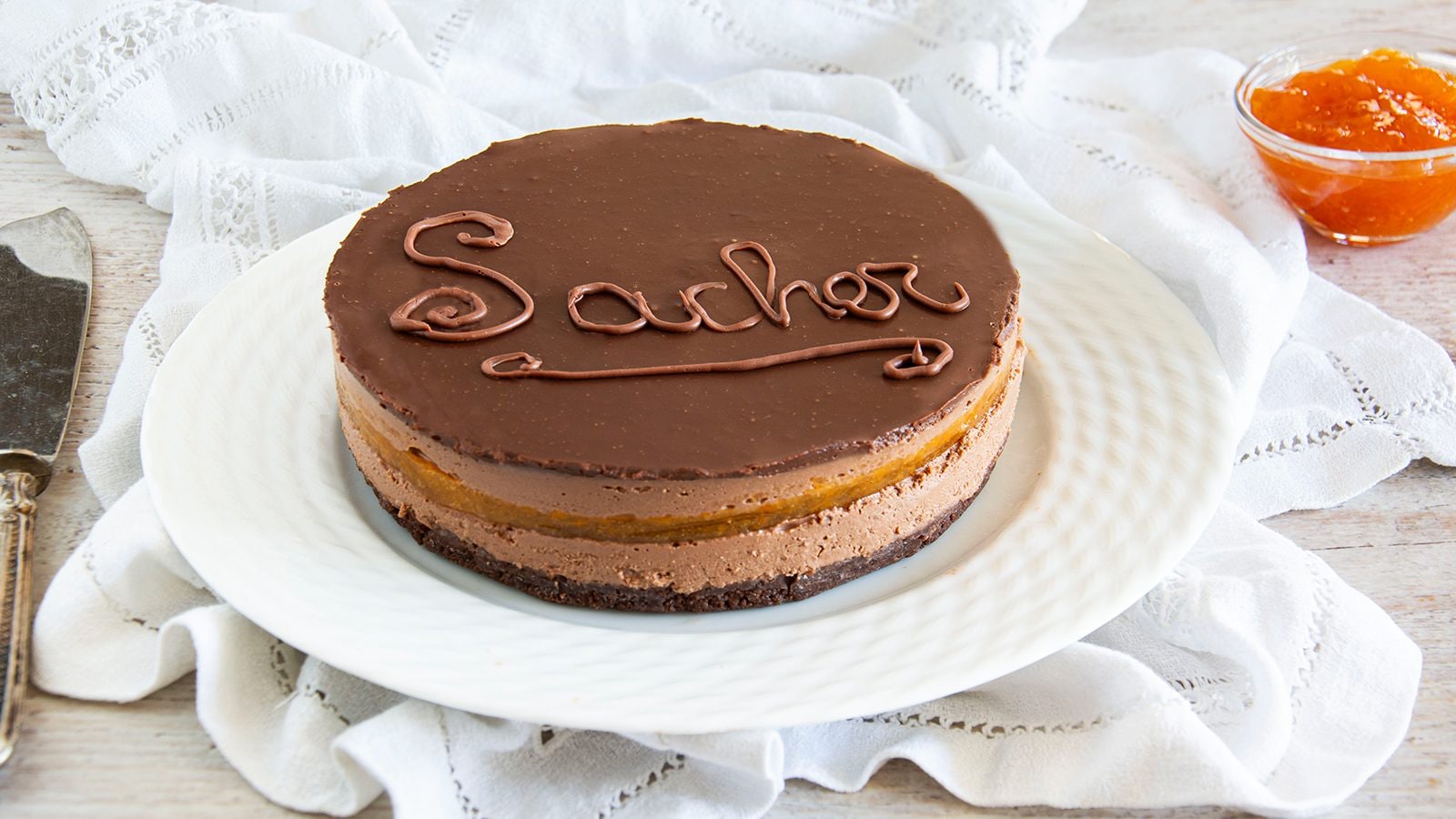 Cheesecake Sacher: la ricetta del dessert ispirato alla celebre torta austriaca