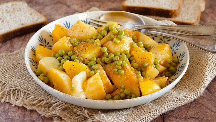 Patate e piselli in umido
