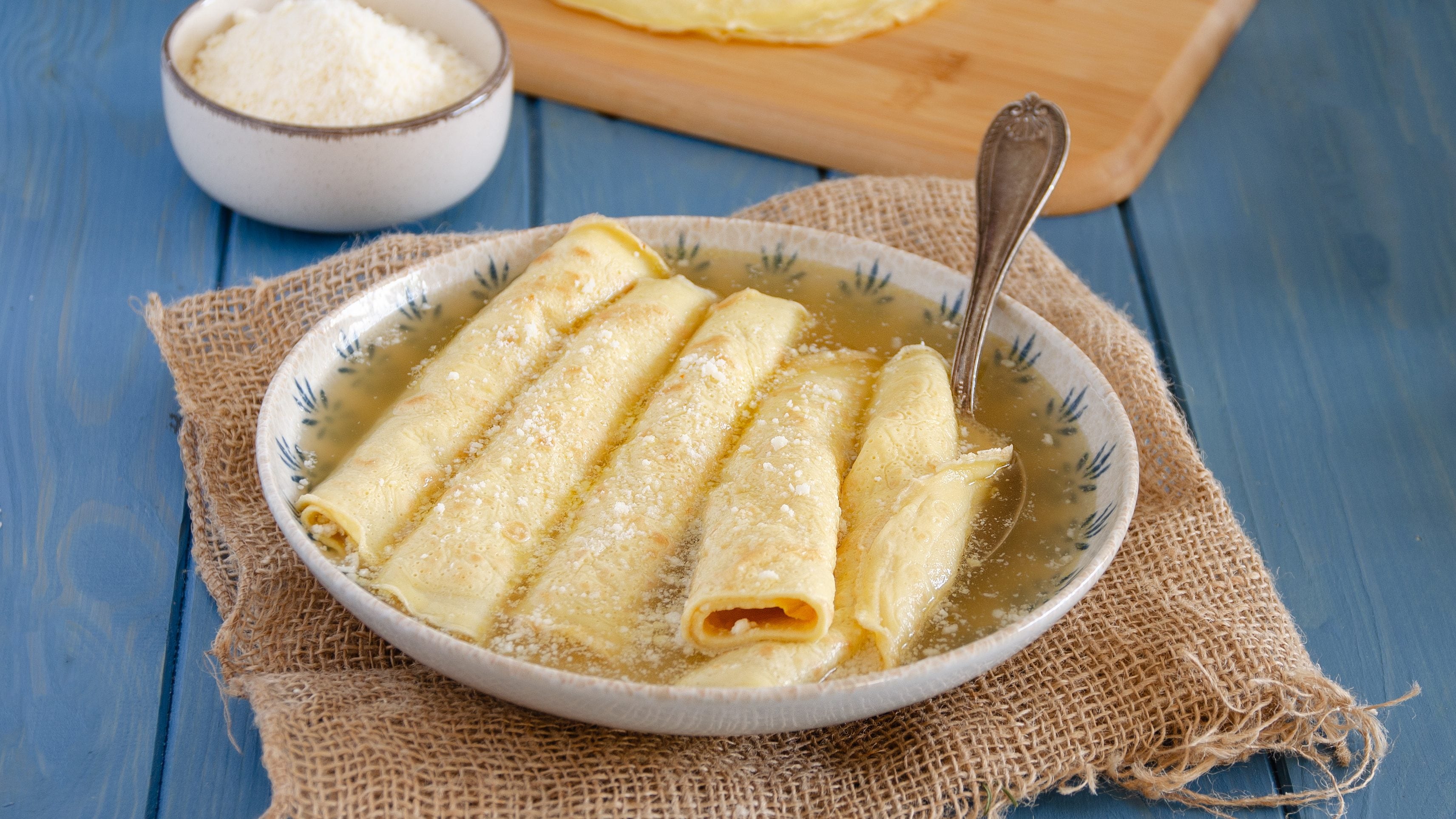 Scrippelle 'mbusse: la ricetta delle crespelle in brodo teramane